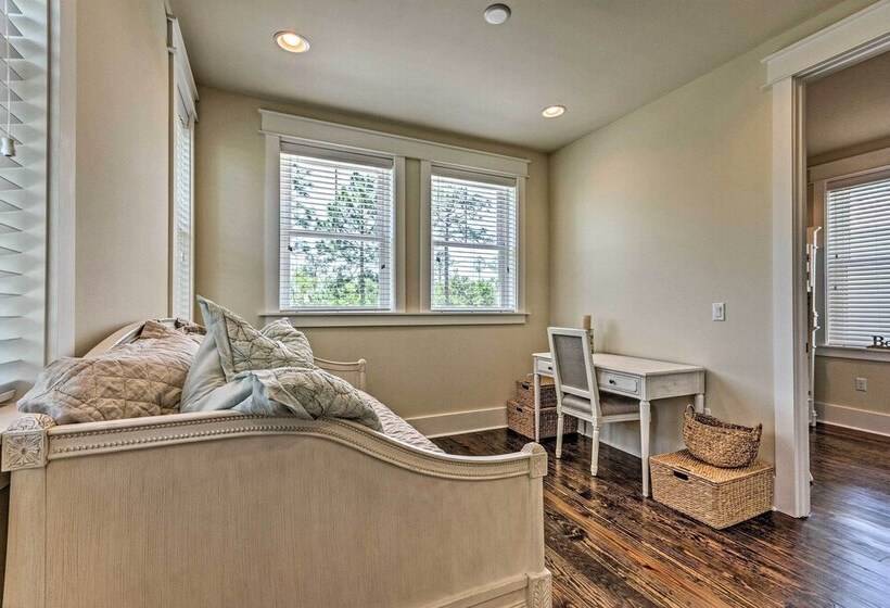 Beach Oasis W/ Pool Access, ~ 1 Mi To Shore!