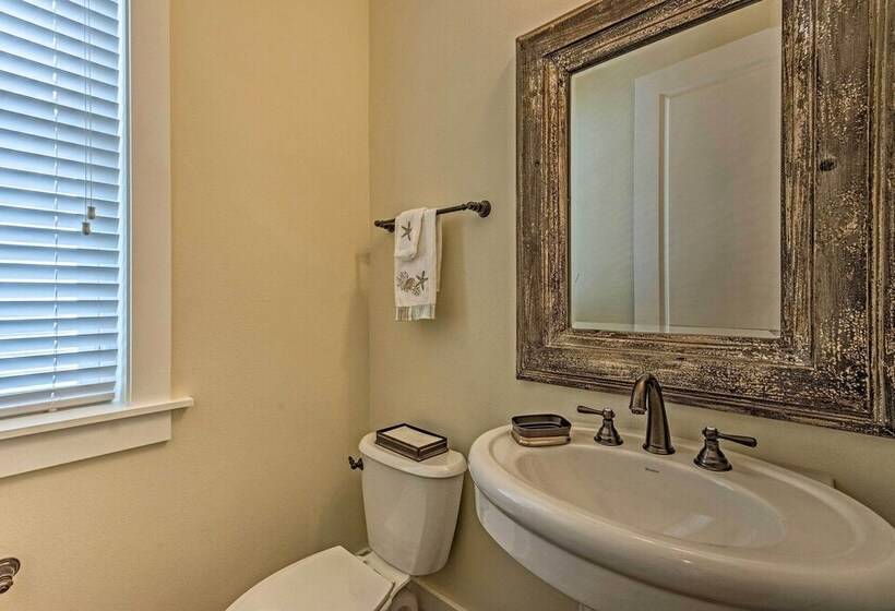 Beach Oasis W/ Pool Access, ~ 1 Mi To Shore!