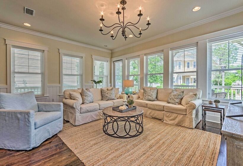 Beach Oasis W/ Pool Access, ~ 1 Mi To Shore!