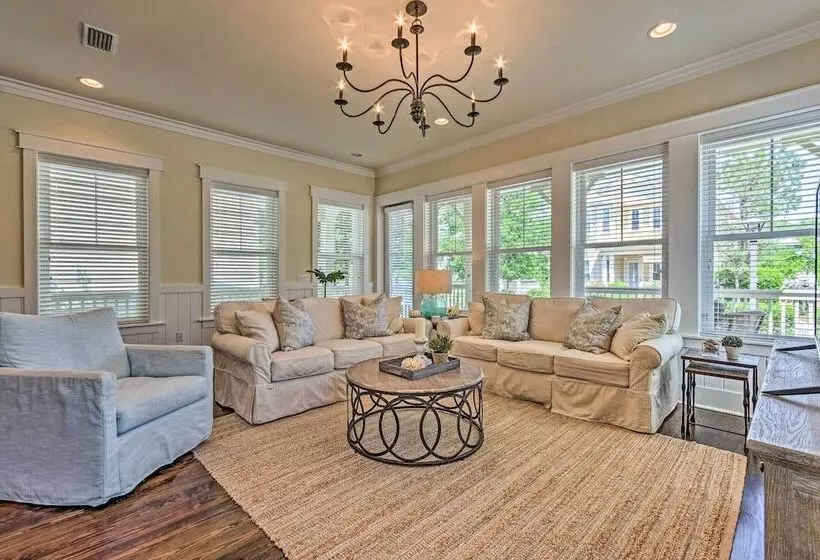 Beach Oasis W/ Pool Access, ~ 1 Mi To Shore!