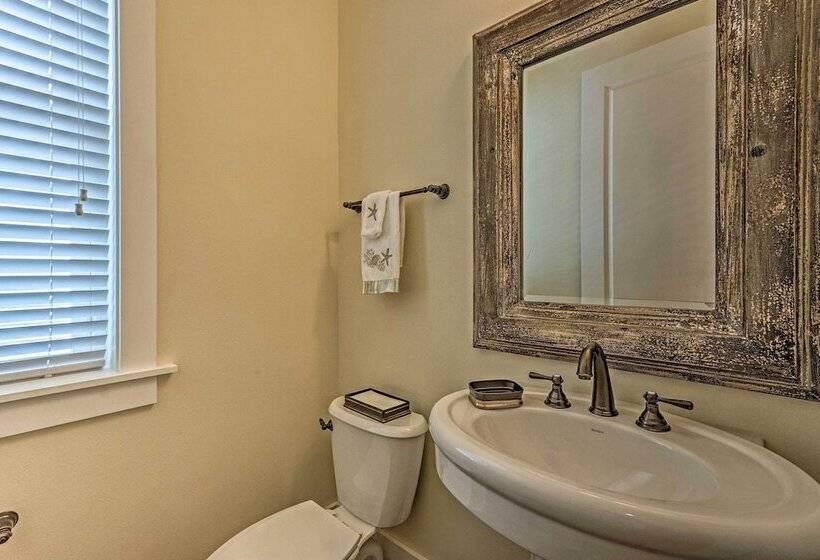 Beach Oasis W/ Pool Access, ~ 1 Mi To Shore!