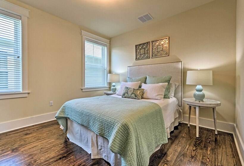 Beach Oasis W/ Pool Access, ~ 1 Mi To Shore!