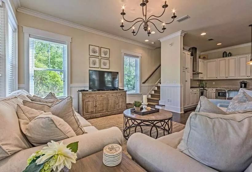 Beach Oasis W/ Pool Access, ~ 1 Mi To Shore!