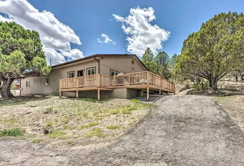 Modern Mtn Home W/ Sports Court, Near Alto Lake!