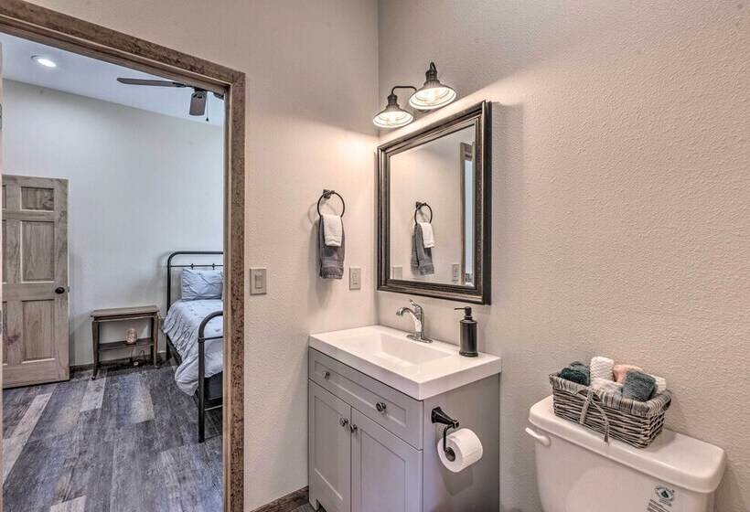 Modern Mtn Home W/ Sports Court, Near Alto Lake!