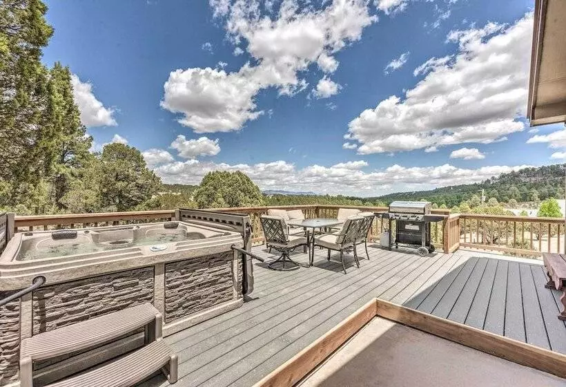 Modern Mtn Home W/ Sports Court, Near Alto Lake!