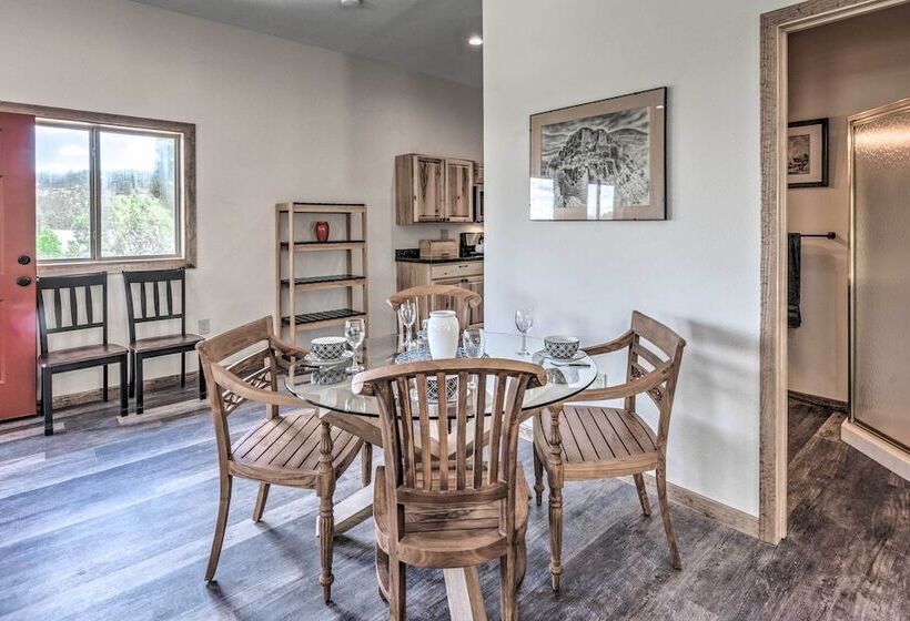 Modern Mtn Home W/ Sports Court, Near Alto Lake!