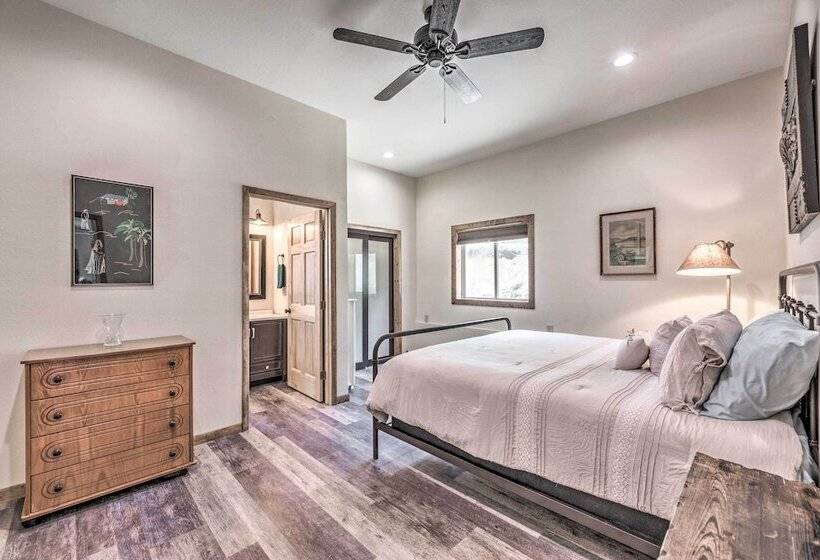 Modern Mtn Home W/ Sports Court, Near Alto Lake!