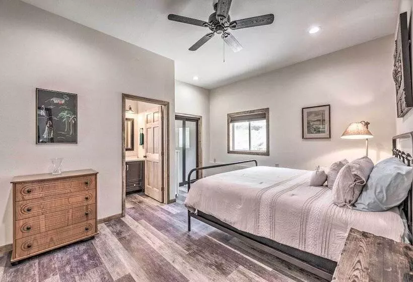 Modern Mtn Home W/ Sports Court, Near Alto Lake!