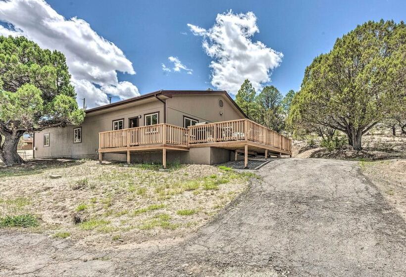 Modern Mtn Home W/ Sports Court, Near Alto Lake!