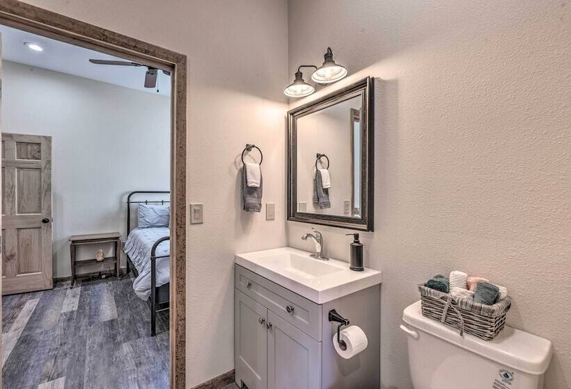 Modern Mtn Home W/ Sports Court, Near Alto Lake!