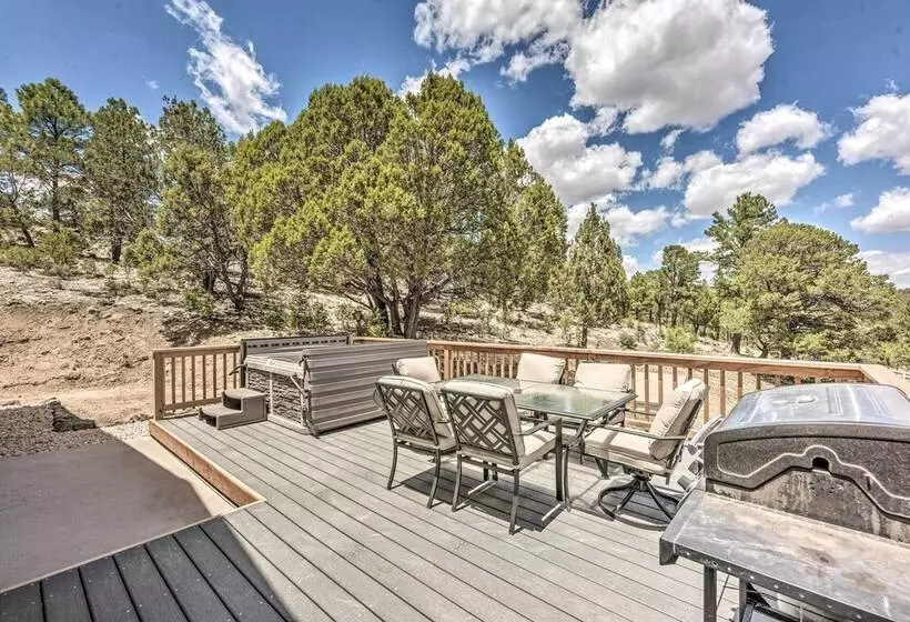 Modern Mtn Home W/ Sports Court, Near Alto Lake!