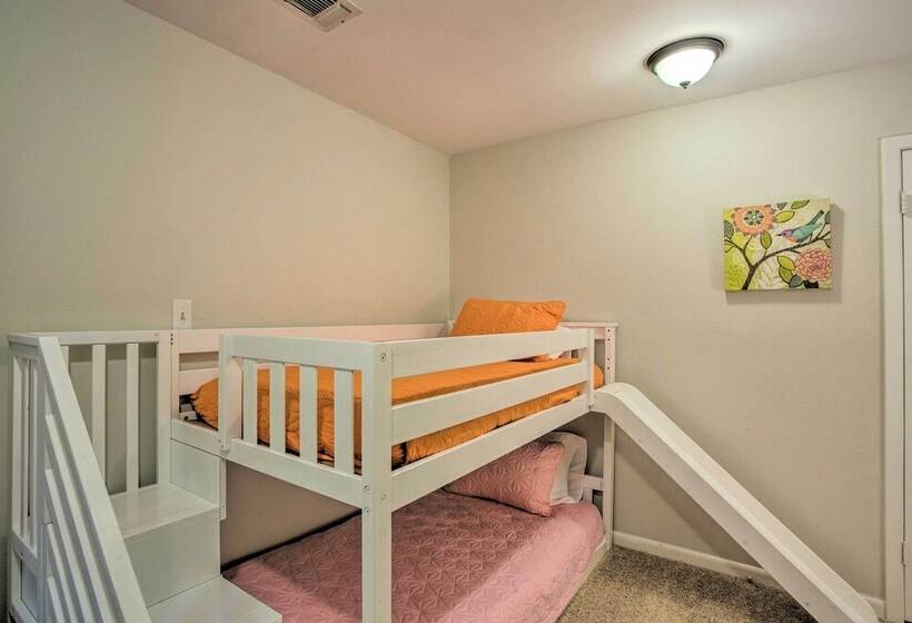 Roomy Texas Lake Retreat W/ Private Boat Ramp