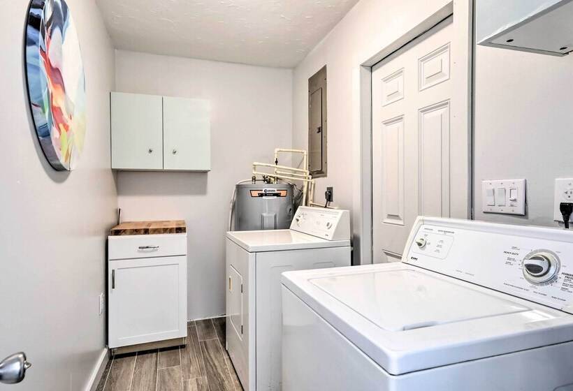 Boho Chic Sarasota Hideaway: Yard & Fire Pit!