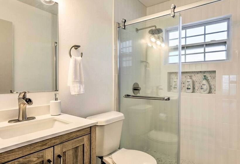 Boho Chic Sarasota Hideaway: Yard & Fire Pit!