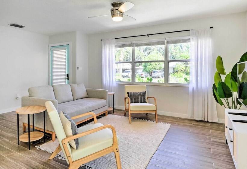 Boho Chic Sarasota Hideaway: Yard & Fire Pit!