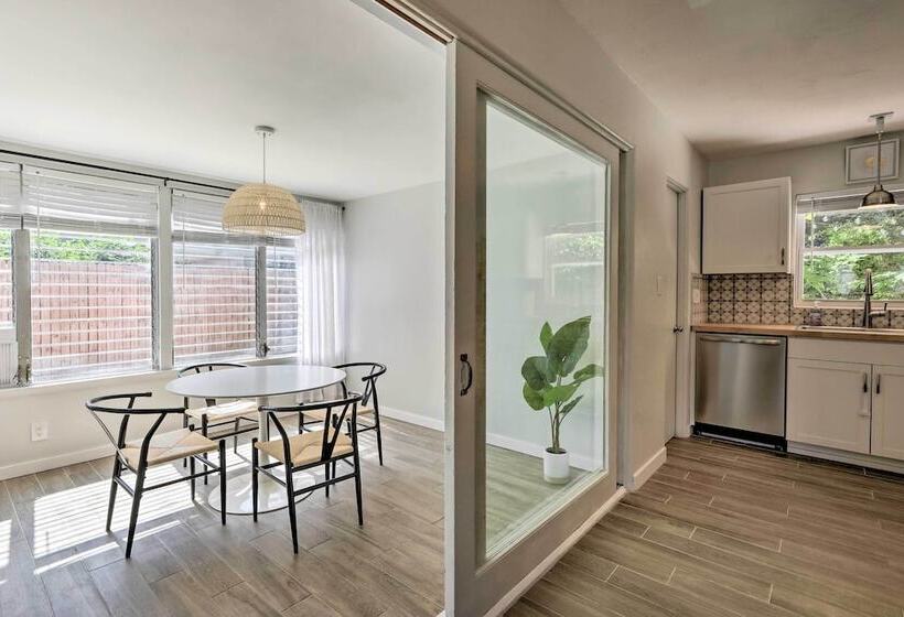 Boho Chic Sarasota Hideaway: Yard & Fire Pit!