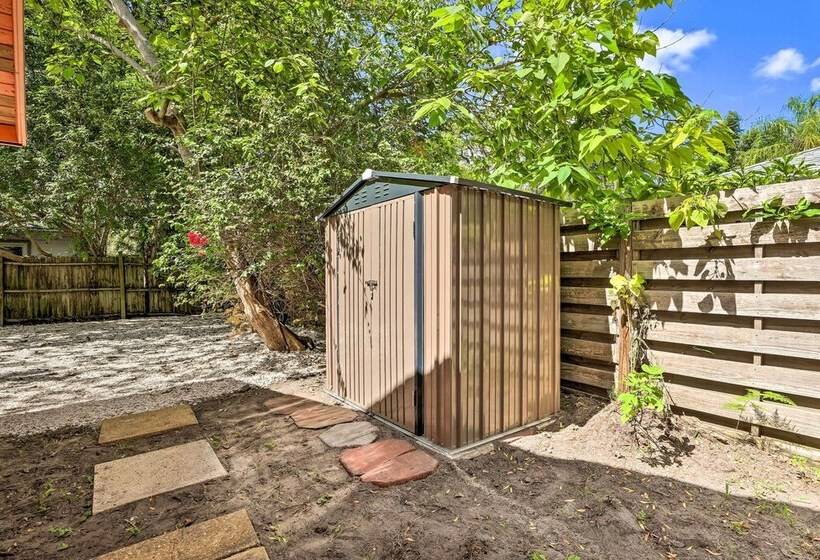 Boho Chic Sarasota Hideaway: Yard & Fire Pit!