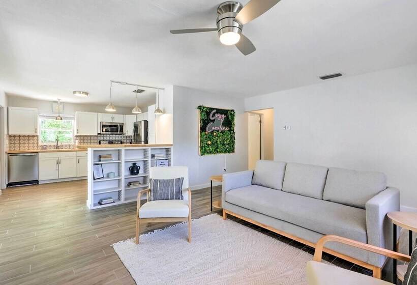 Boho Chic Sarasota Hideaway: Yard & Fire Pit!