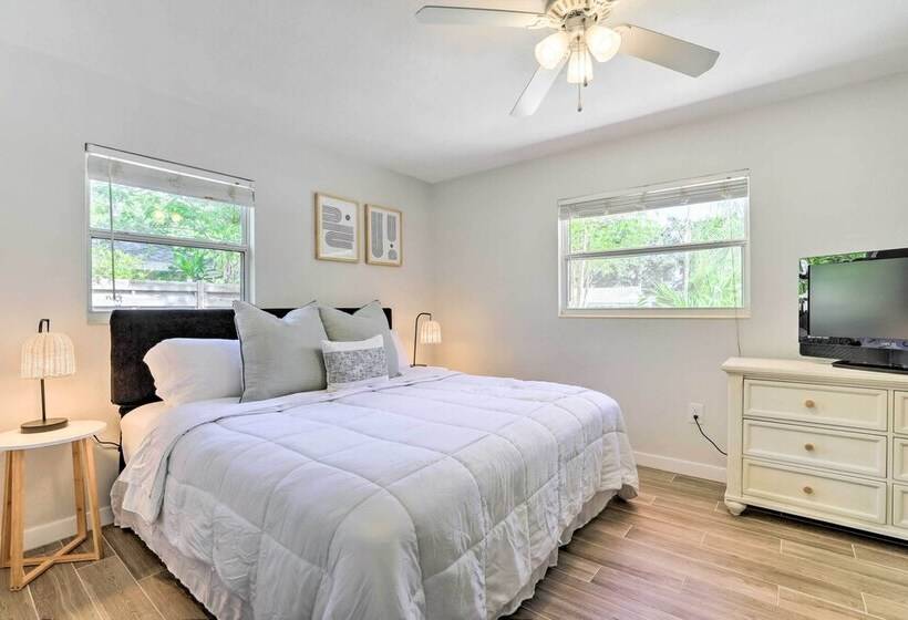 Boho Chic Sarasota Hideaway: Yard & Fire Pit!