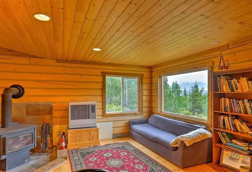 Cabin W/ Glacier Views: Walk To Matanuska River!