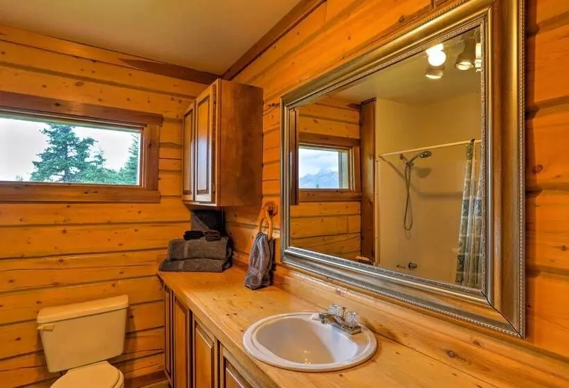 Cabin W/ Glacier Views: Walk To Matanuska River!