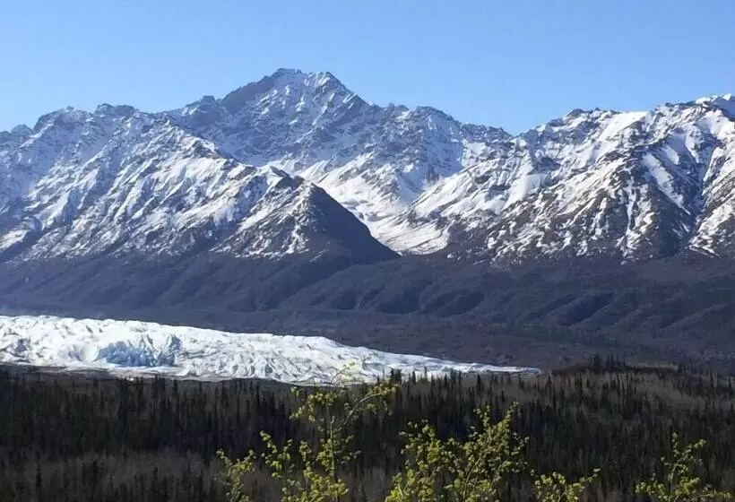 Cabin W/ Glacier Views: Walk To Matanuska River!