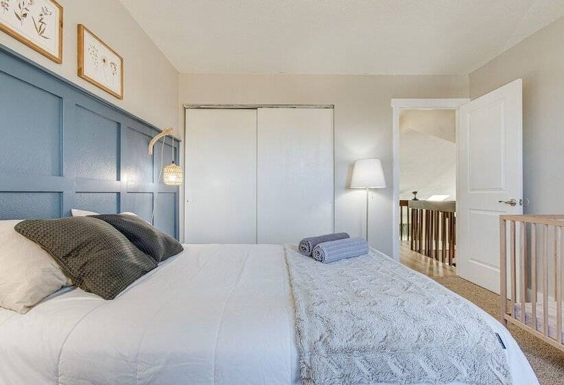 6 Mi To Dtwn: Arvada Home W/ Hot Tub & Yard