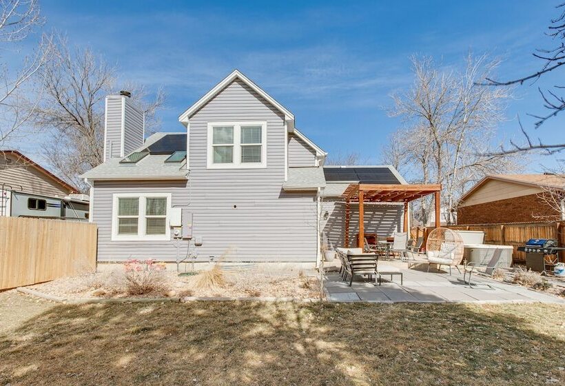 6 Mi To Dtwn: Arvada Home W/ Hot Tub & Yard