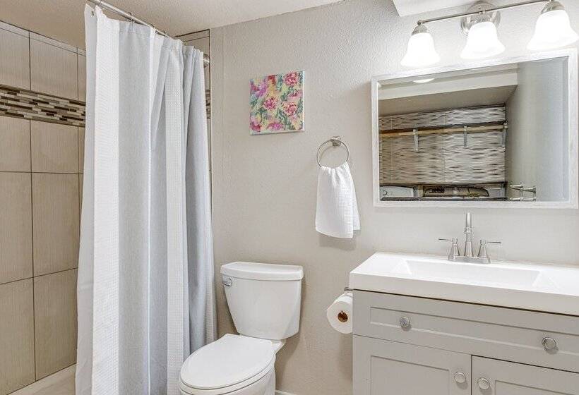 6 Mi To Dtwn: Arvada Home W/ Hot Tub & Yard