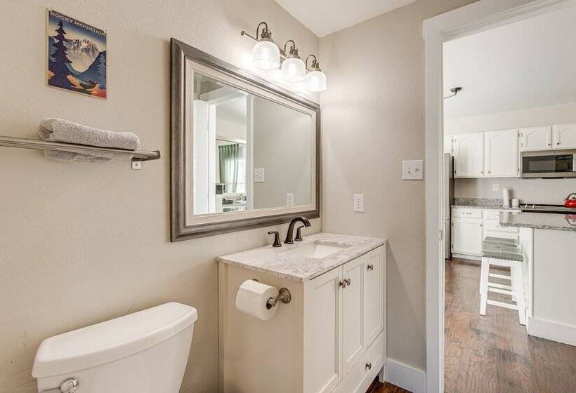 6 Mi To Dtwn: Arvada Home W/ Hot Tub & Yard