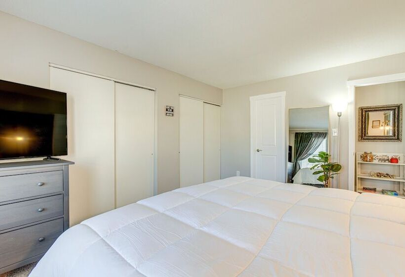 6 Mi To Dtwn: Arvada Home W/ Hot Tub & Yard