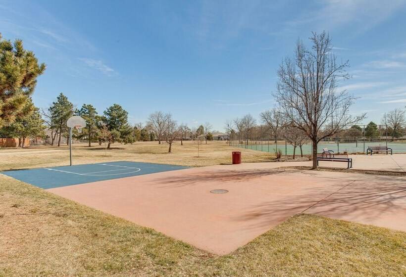 6 Mi To Dtwn: Arvada Home W/ Hot Tub & Yard