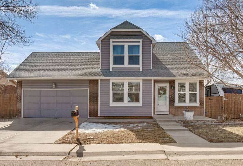 6 Mi To Dtwn: Arvada Home W/ Hot Tub & Yard