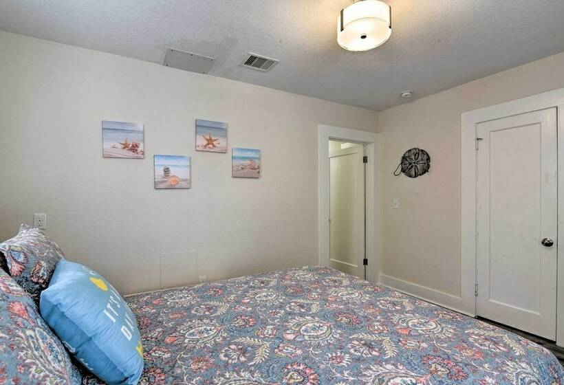 Bright Galveston Bungalow: 1/2 Mi To Pleasure Pier