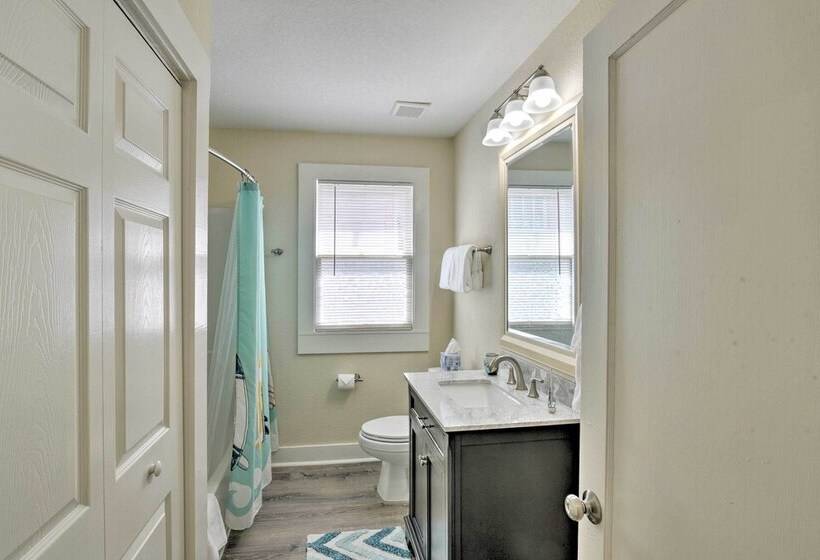 Bright Galveston Bungalow: 1/2 Mi To Pleasure Pier