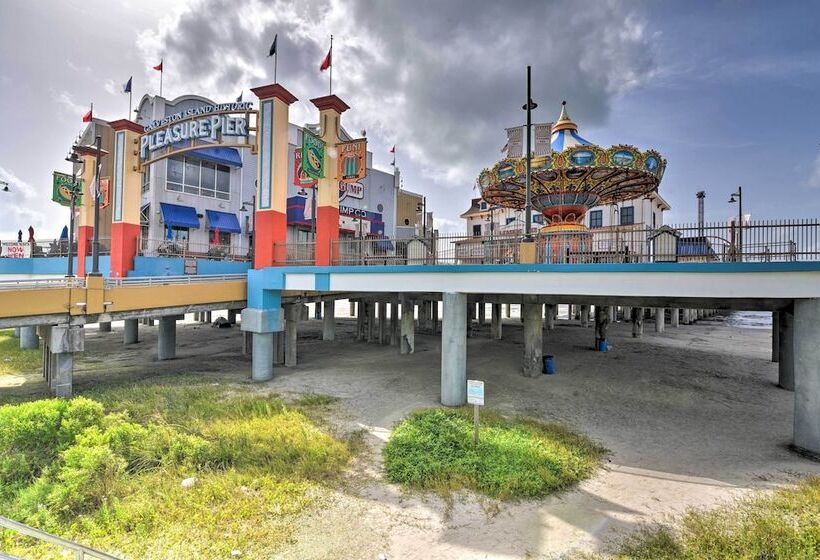 Bright Galveston Bungalow: 1/2 Mi To Pleasure Pier