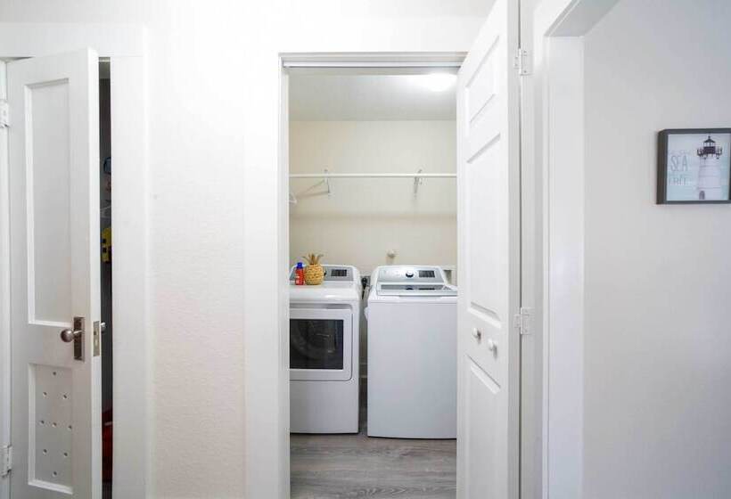 Bright Galveston Bungalow: 1/2 Mi To Pleasure Pier