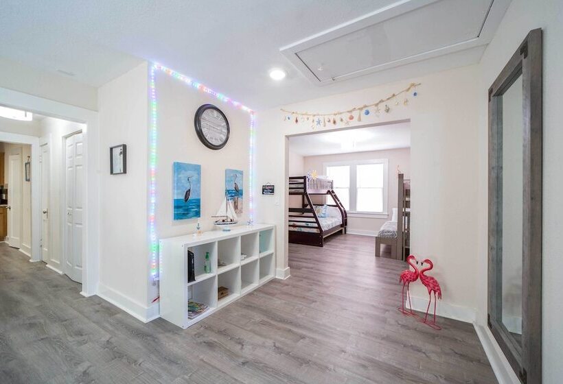 Bright Galveston Bungalow: 1/2 Mi To Pleasure Pier