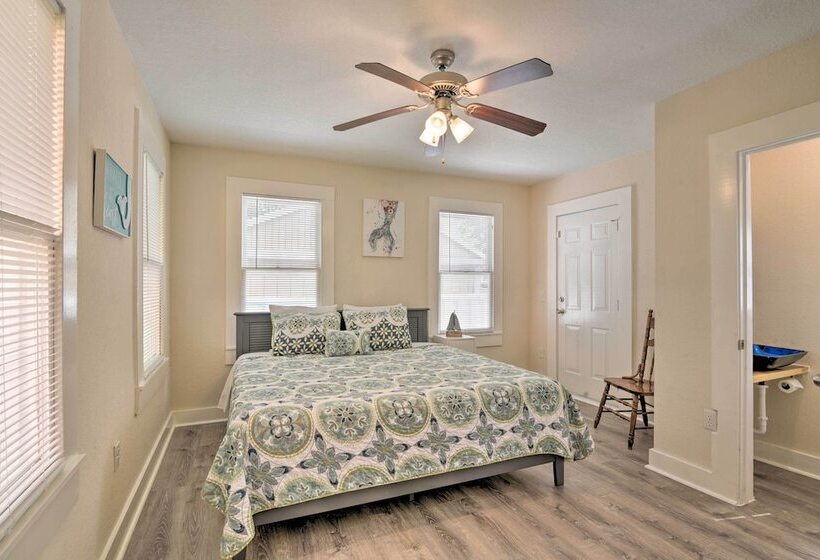 Bright Galveston Bungalow: 1/2 Mi To Pleasure Pier