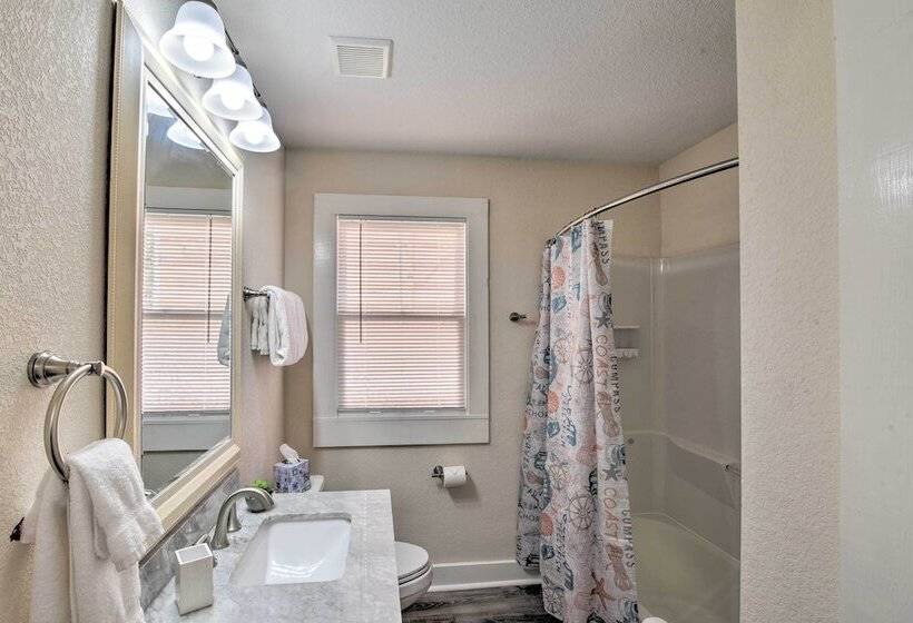 Bright Galveston Bungalow: 1/2 Mi To Pleasure Pier