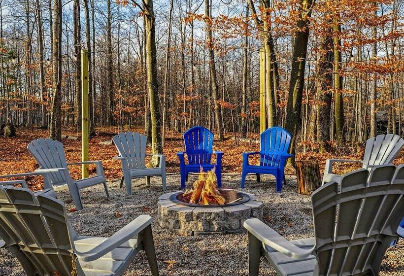 Contemporary Retreat W/ Patio ~ 1 Mi To Beach