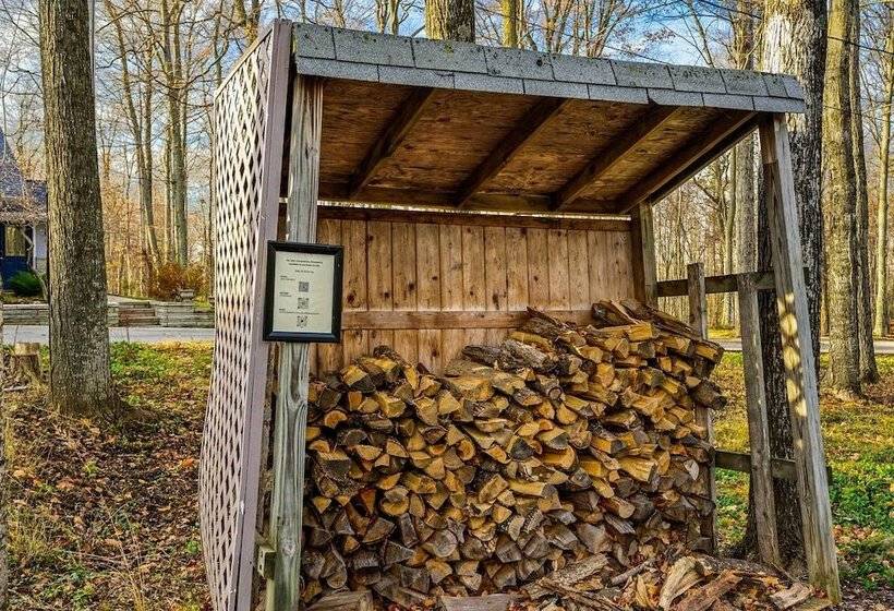 Contemporary Retreat W/ Patio ~ 1 Mi To Beach