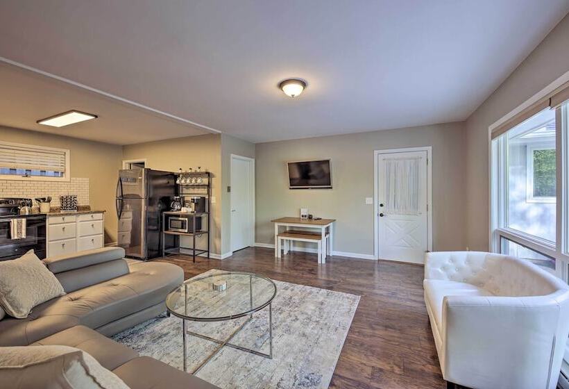 Contemporary Retreat W/ Patio ~ 1 Mi To Beach