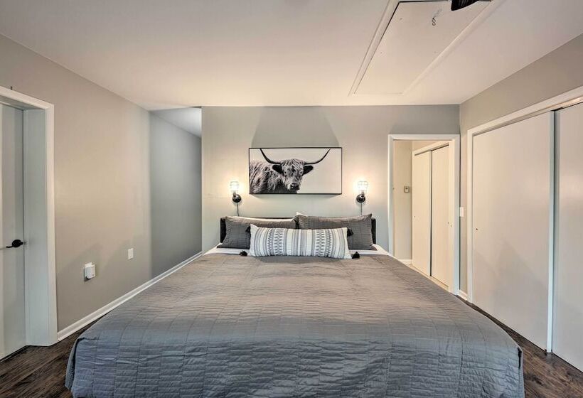 Contemporary Retreat W/ Patio ~ 1 Mi To Beach