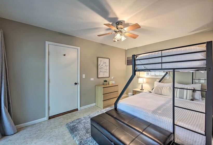 Contemporary Retreat W/ Patio ~ 1 Mi To Beach