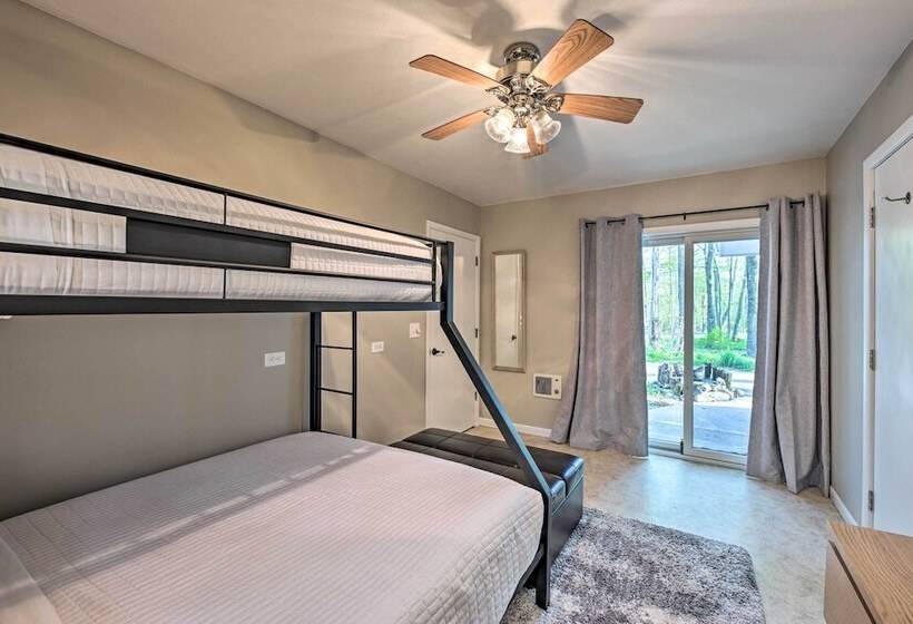 Contemporary Retreat W/ Patio ~ 1 Mi To Beach