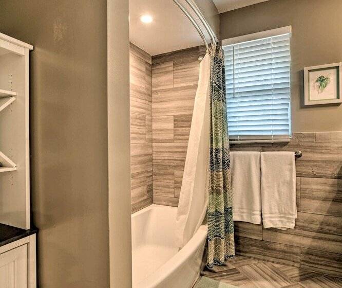 Contemporary Retreat W/ Patio ~ 1 Mi To Beach