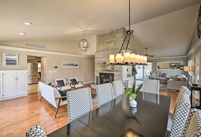 Contemporary Retreat W/ Patio ~ 1 Mi To Beach