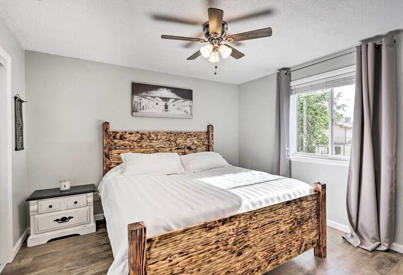 Cozy House W/ Views, 1 Mi To Colorado River!